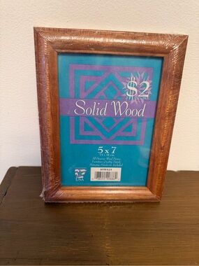 Vintage Solid Wood 5x7 Picture Frame in Brown